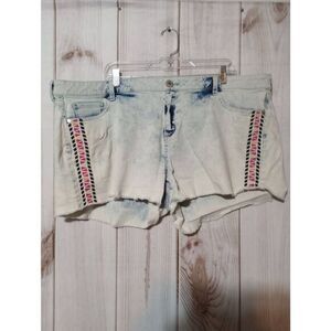 Arizona Shorts Junior 24 Light Wash Aztec‎ Embroidered